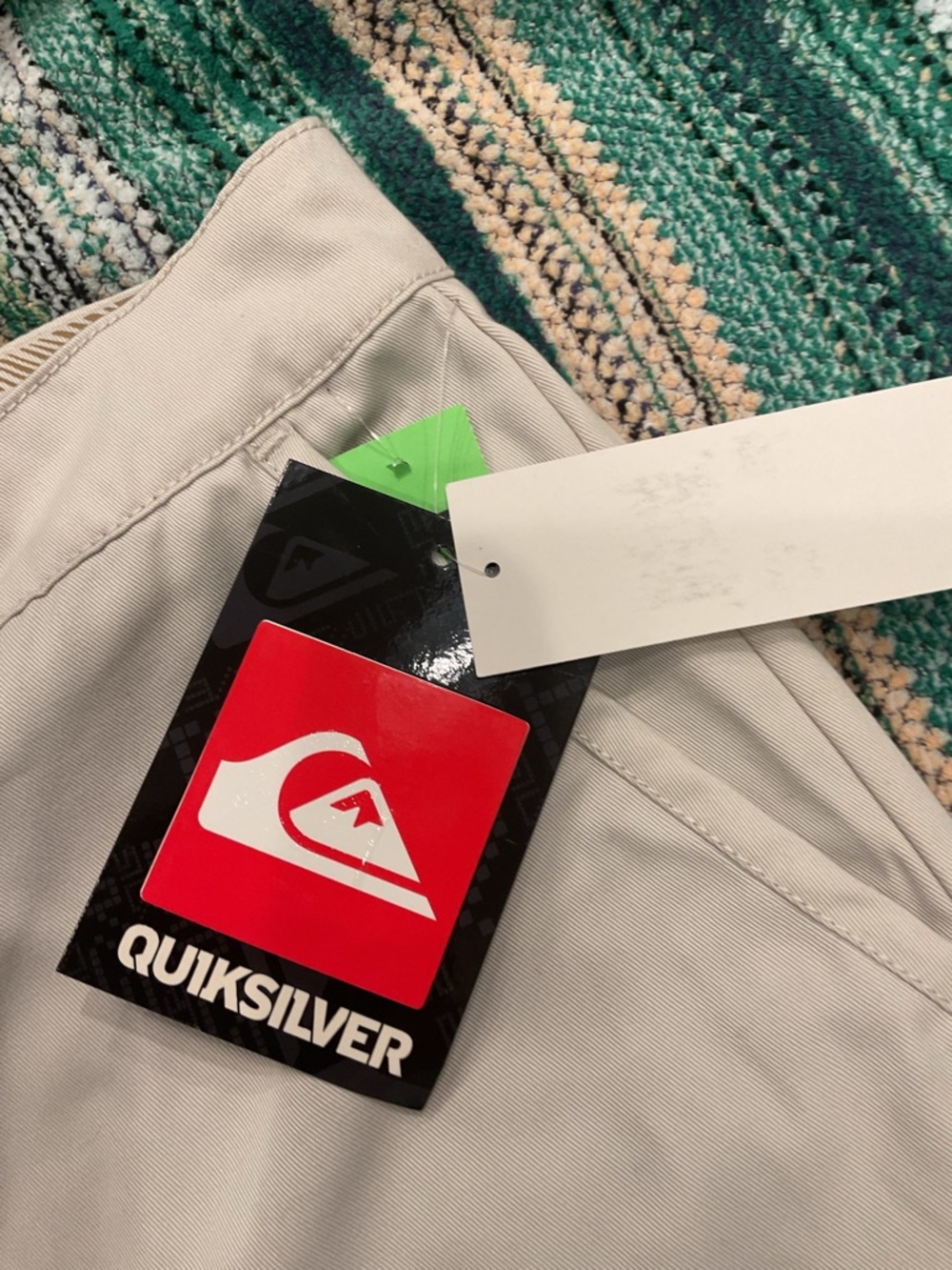 Vintage 2010 Quiksilver Men’s Cream Flat Front Performance Shorts - Picture 5 of 10